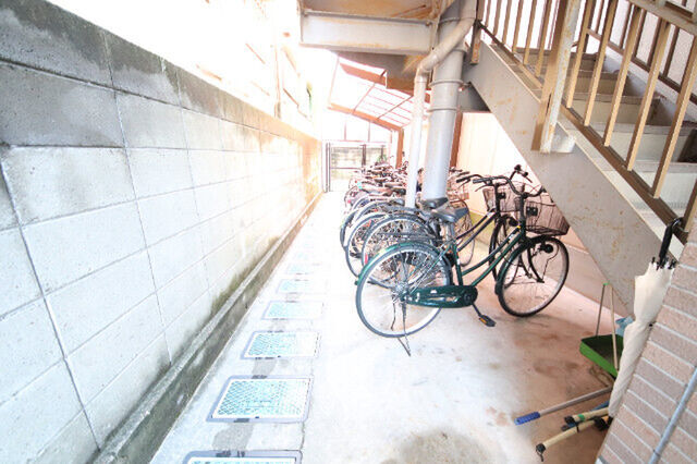 拡大写真:尼崎市道意町4丁目 2階203の敷地内・建物