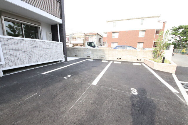 拡大写真：甲子園ガーデンズ 1階105の敷地内・建物