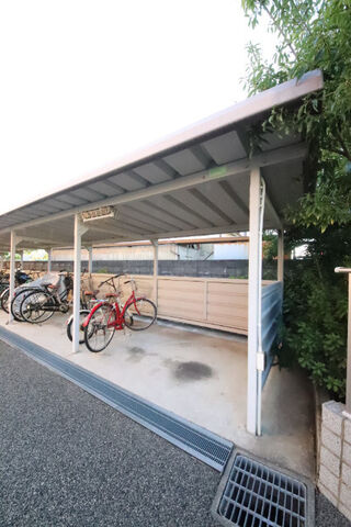 拡大写真:尼崎市武庫之荘本町1丁目 2階202の敷地内・建物