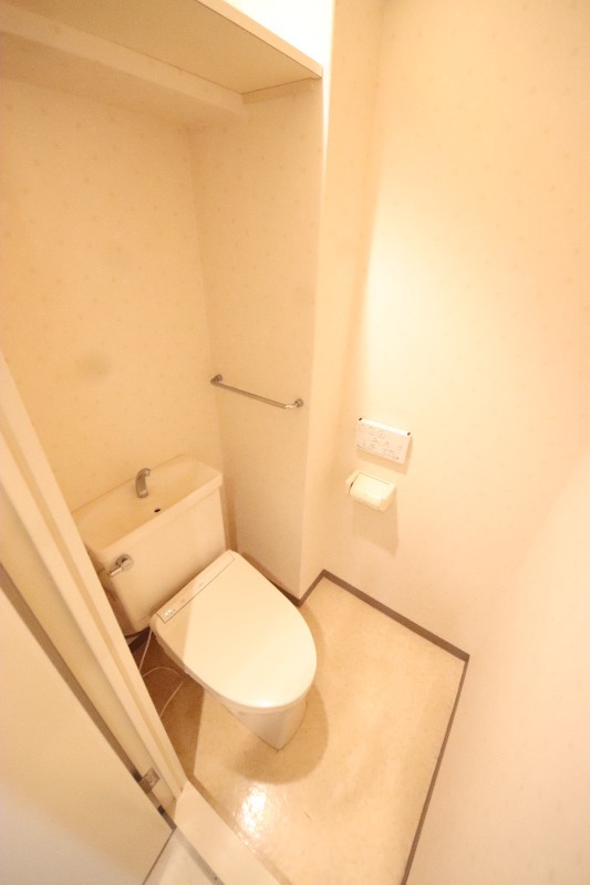 拡大写真:尼崎市次屋3丁目 3階303のトイレ