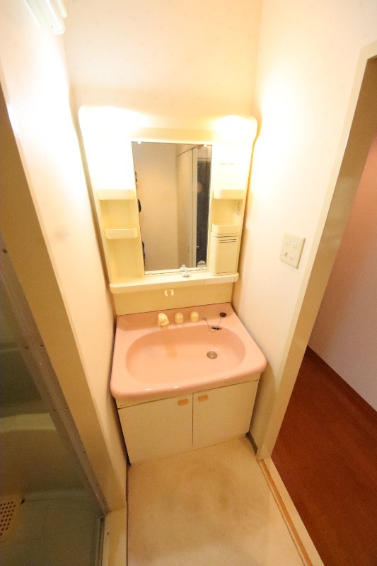 拡大写真:尼崎市次屋3丁目 3階303の洗面所