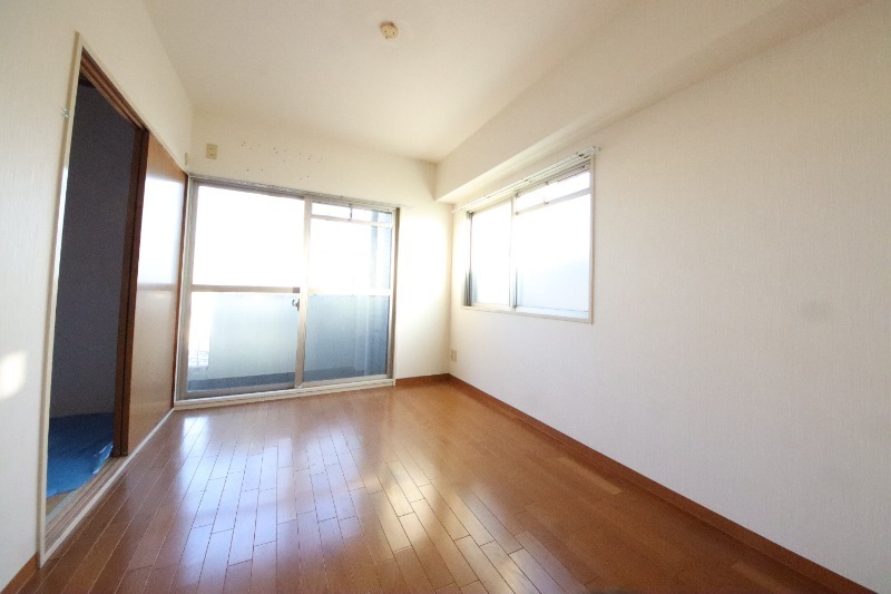 拡大写真:尼崎市次屋3丁目 3階303の居室・リビング