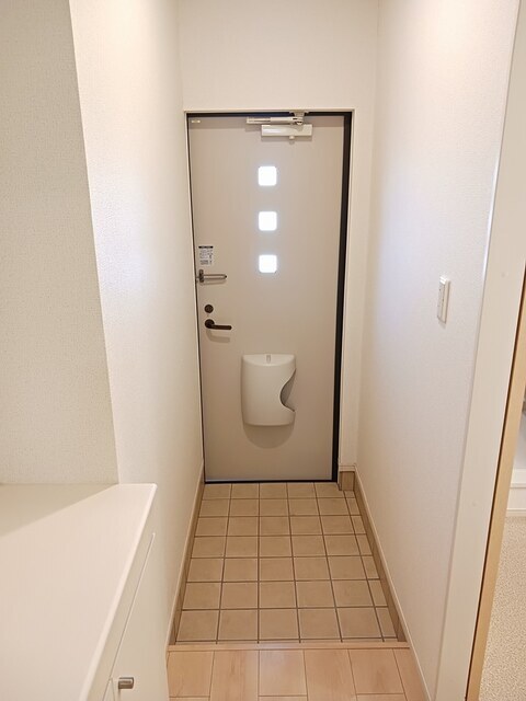 拡大写真:宝塚市小林(〒665-0034)5丁目 1階102の玄関