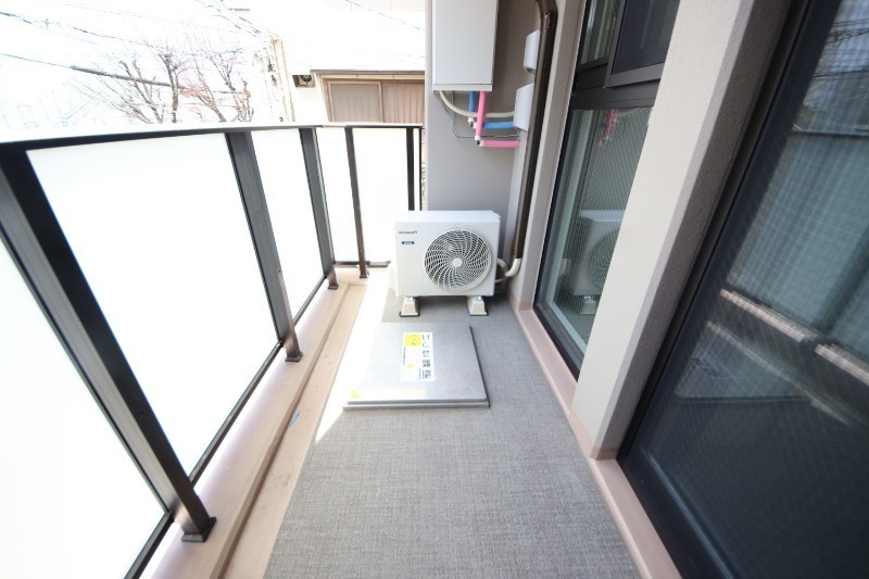 拡大写真:尼崎市杭瀬本町3丁目 2階202のバルコニー