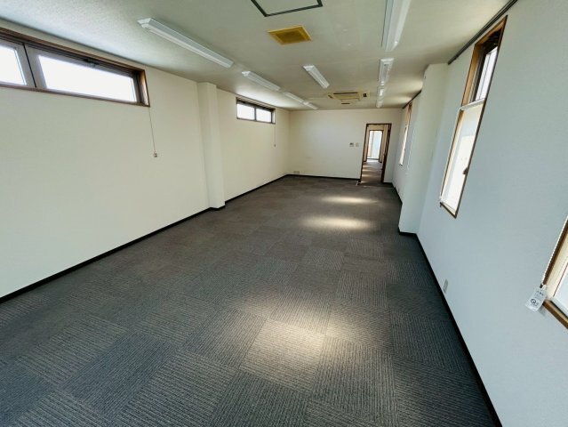 拡大写真:大高土地貸事務所 3階の内装