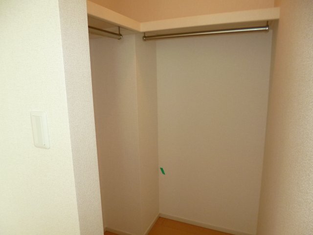 拡大写真:アンソレイエⅨ 2階203のウォークインクローゼット