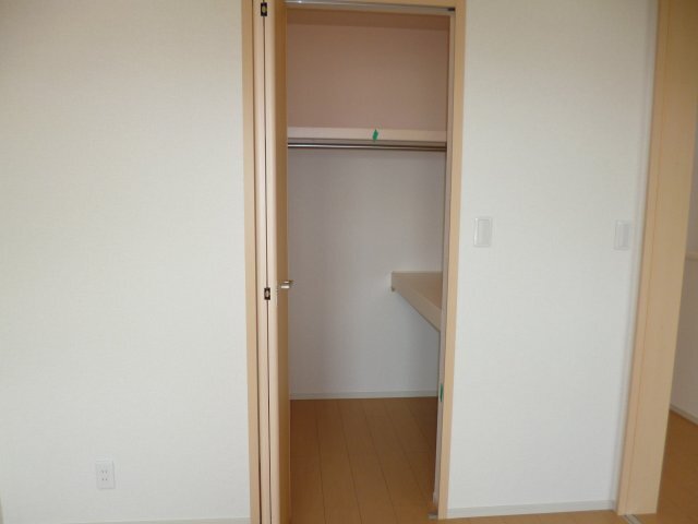 拡大写真:アンソレイエⅨ 2階203の収納