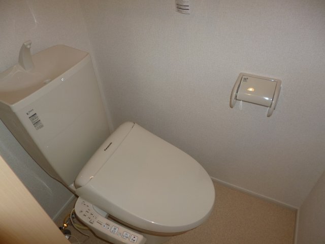 拡大写真:アンソレイエⅨ 2階203の温水洗浄便座