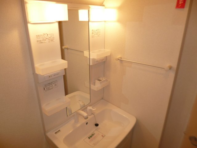 拡大写真:グラシアス 1階105の洗面洗髪化粧台