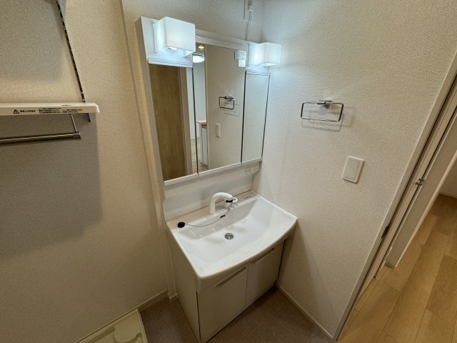 拡大写真：ルミナス　八街 1階102の洗面洗髪化粧台（同型タイプ）