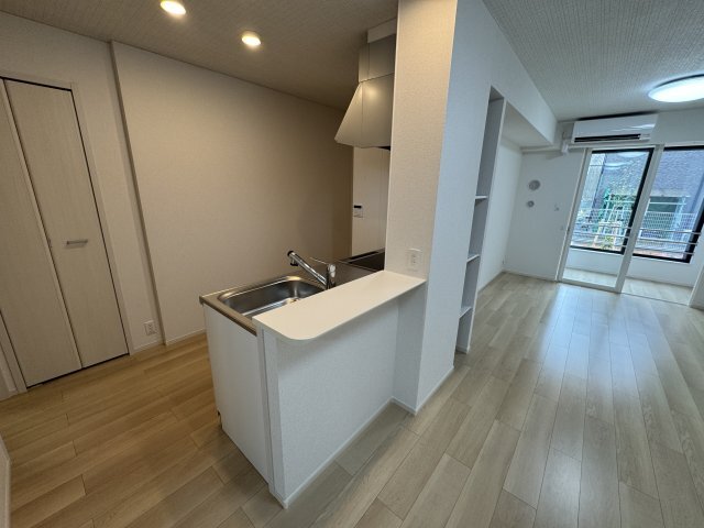 拡大写真：ルミナス　八街 1階102のカウンターキッチン（同型タイプ）