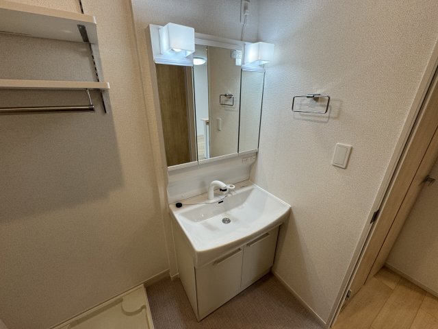 拡大写真:ルミナス 八街 2階201の洗面洗髪化粧台(同型タイプ)