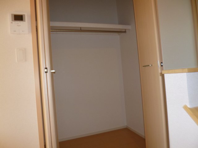 拡大写真:取香牧B 2階205のクローゼット(廊下)