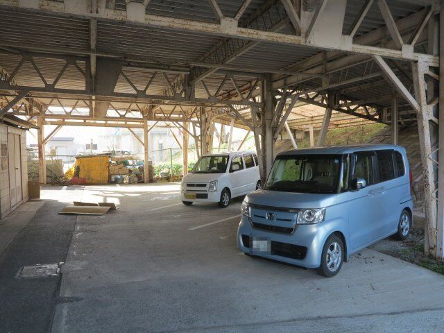 拡大写真:ツチダビル 4階312の駐車場
