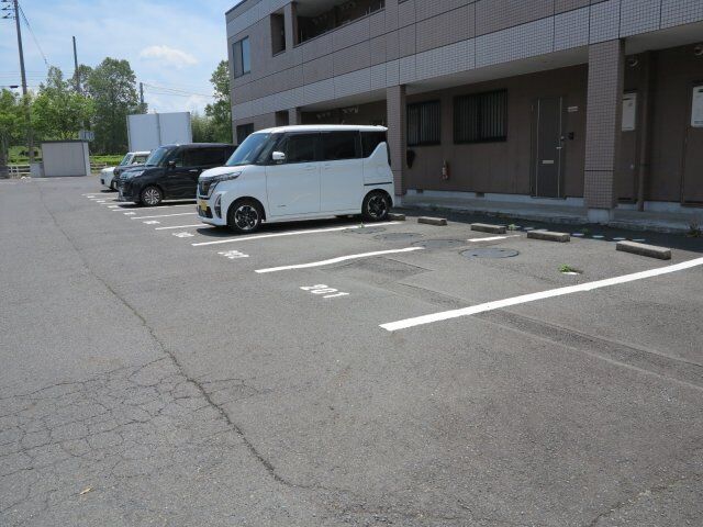 拡大写真:ノーブルパレス 2階201の駐車場