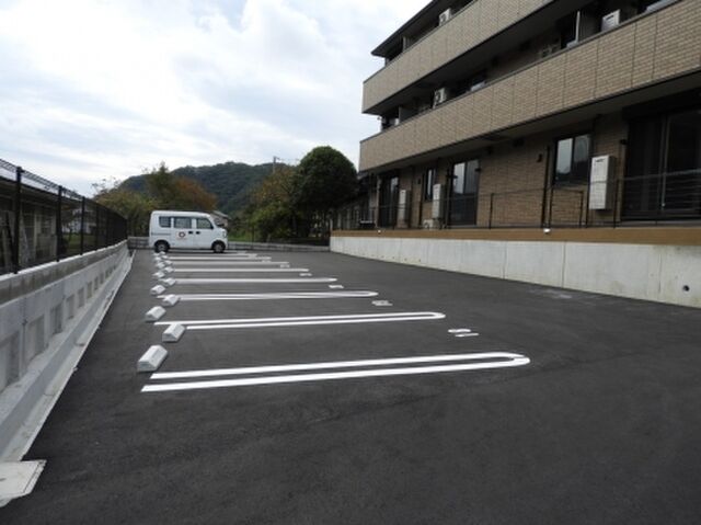 拡大写真:ケセラ B棟 2階203の駐車場