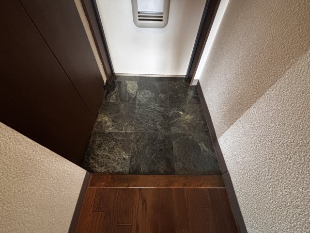 拡大写真:津山市小田中 5階501の玄関