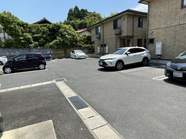 拡大写真:primrose A棟 1階102の駐車場