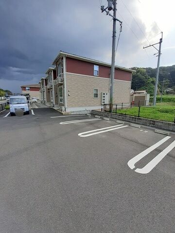 拡大写真:メディオ クレール A 1階101の駐車場