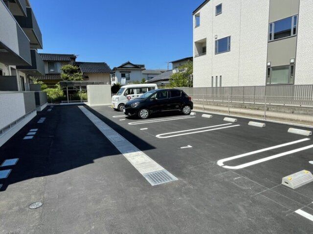 拡大写真:スフィーダ 2階202の駐車場