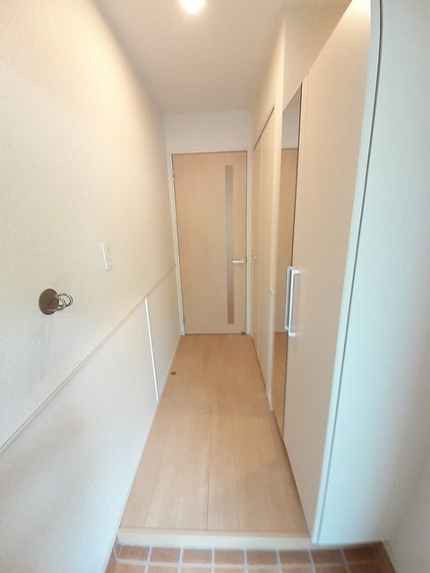 拡大写真:メディオ クレール A 1階101の玄関