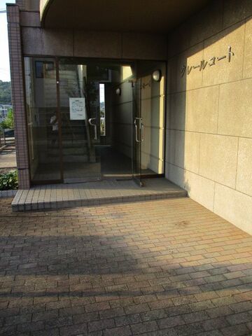 拡大写真:クレールコート 3階301のエントランス