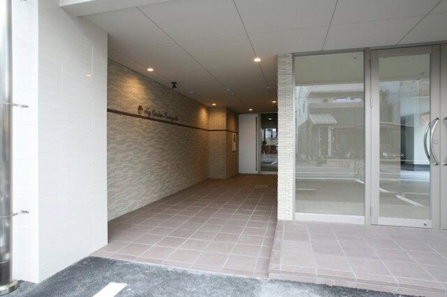 拡大写真:スカイガーデン春日町 7階701のエントランス
