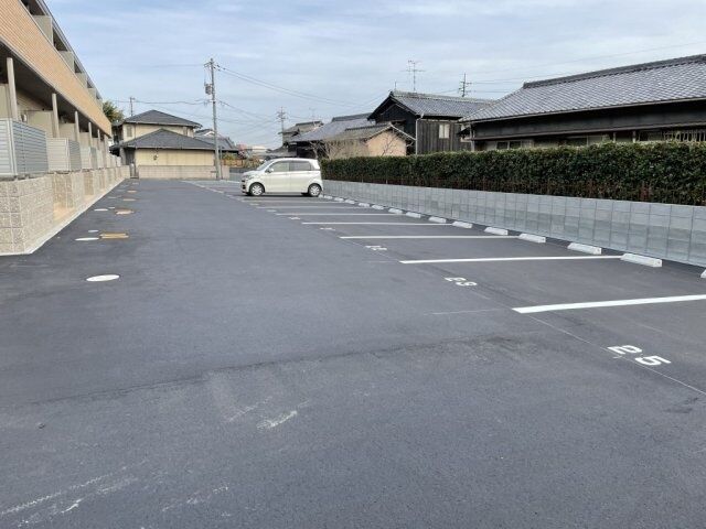 拡大写真:グランハイム 2階205の駐車場