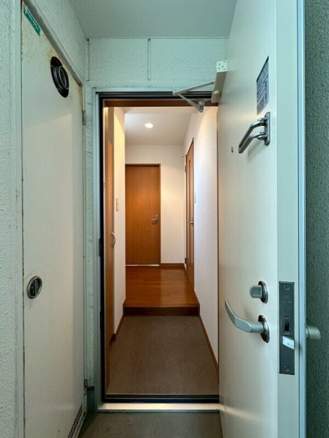 拡大写真：ラ・カーサハラオジマ 3階301の玄関