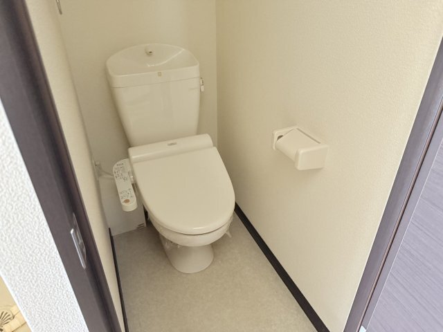 拡大写真:岡山市北区南方4丁目 1階201のトイレ