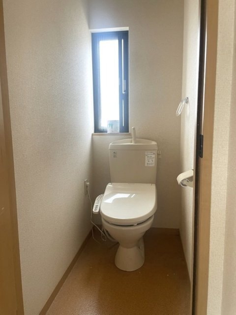 拡大写真:ユートピア今保A 2階102のトイレ