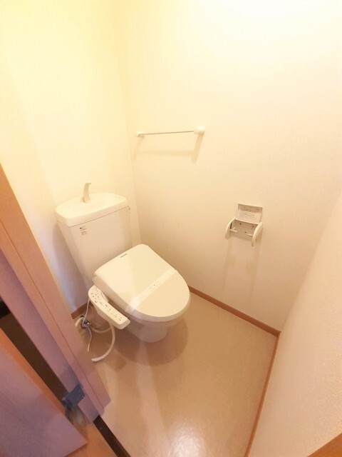 拡大写真:Small Luxury 2階202のトイレ