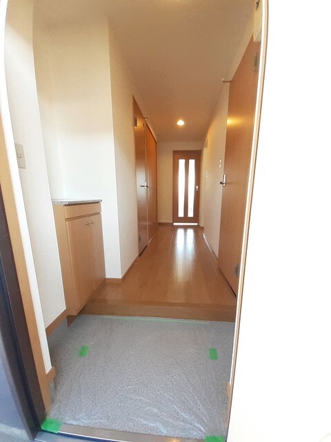 拡大写真:Small Luxury 2階202の玄関
