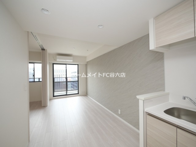 拡大写真:コンフォリア新大阪宮原Q 12階1202の居間