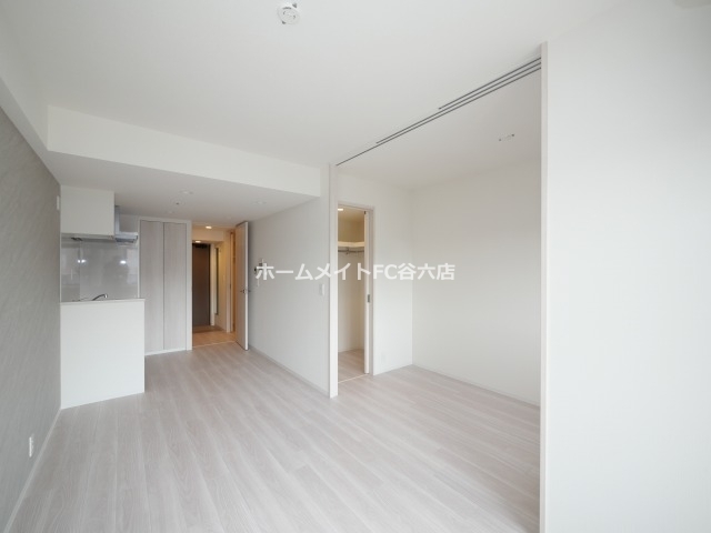 拡大写真:コンフォリア新大阪宮原Q 12階1202の居間