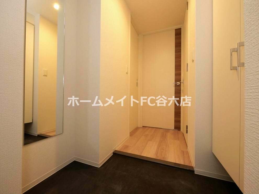 拡大写真:コンフォリア・リヴ淡路町一丁目 4階403の玄関