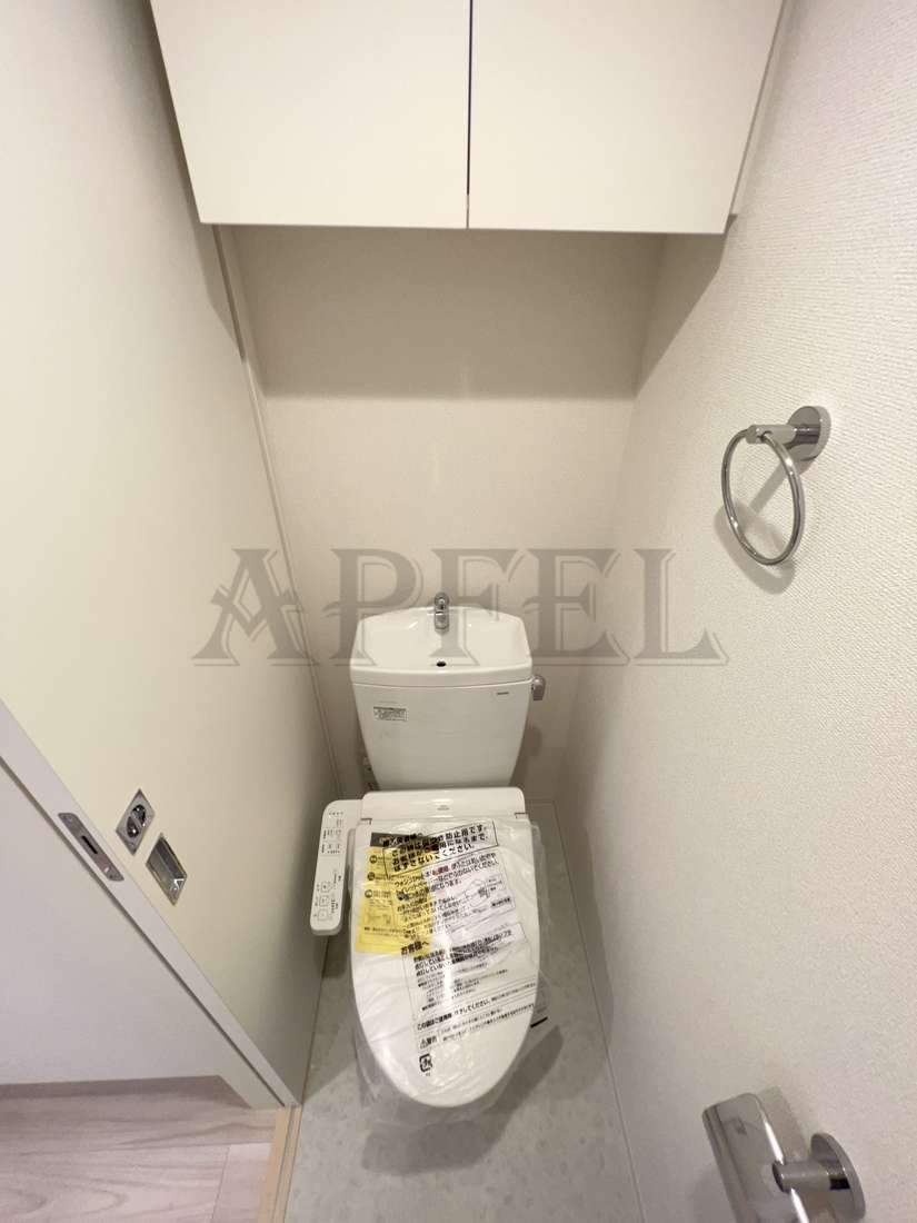 拡大写真：セレニテ本町リアン 3階303のトイレ