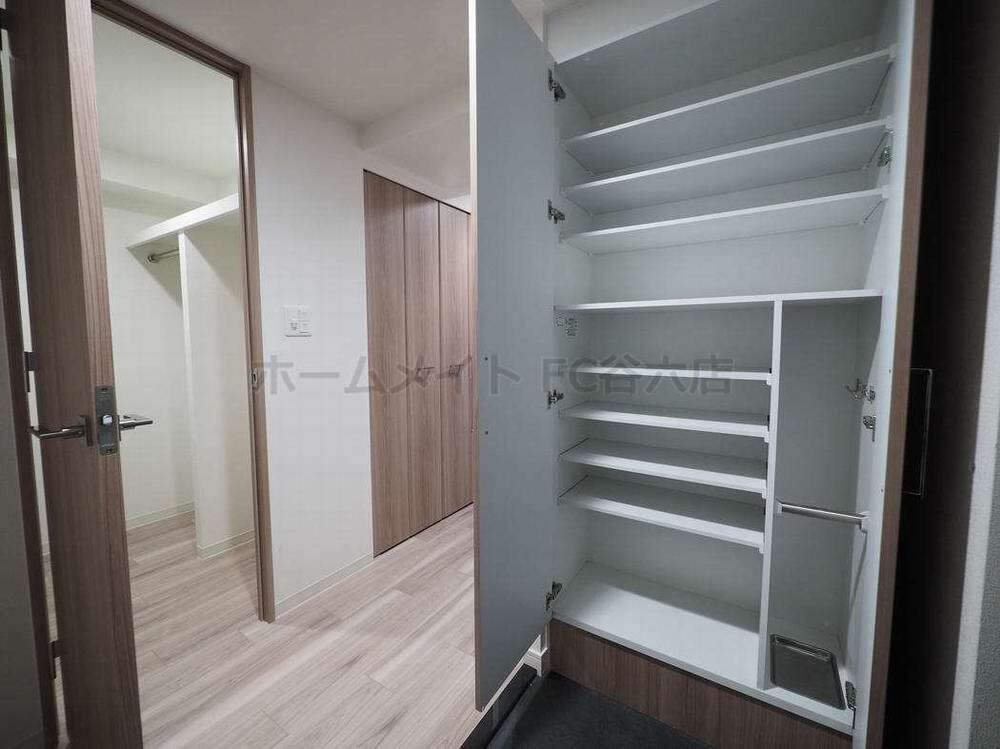 拡大写真:プレサンス松屋町グレース 9階904の玄関