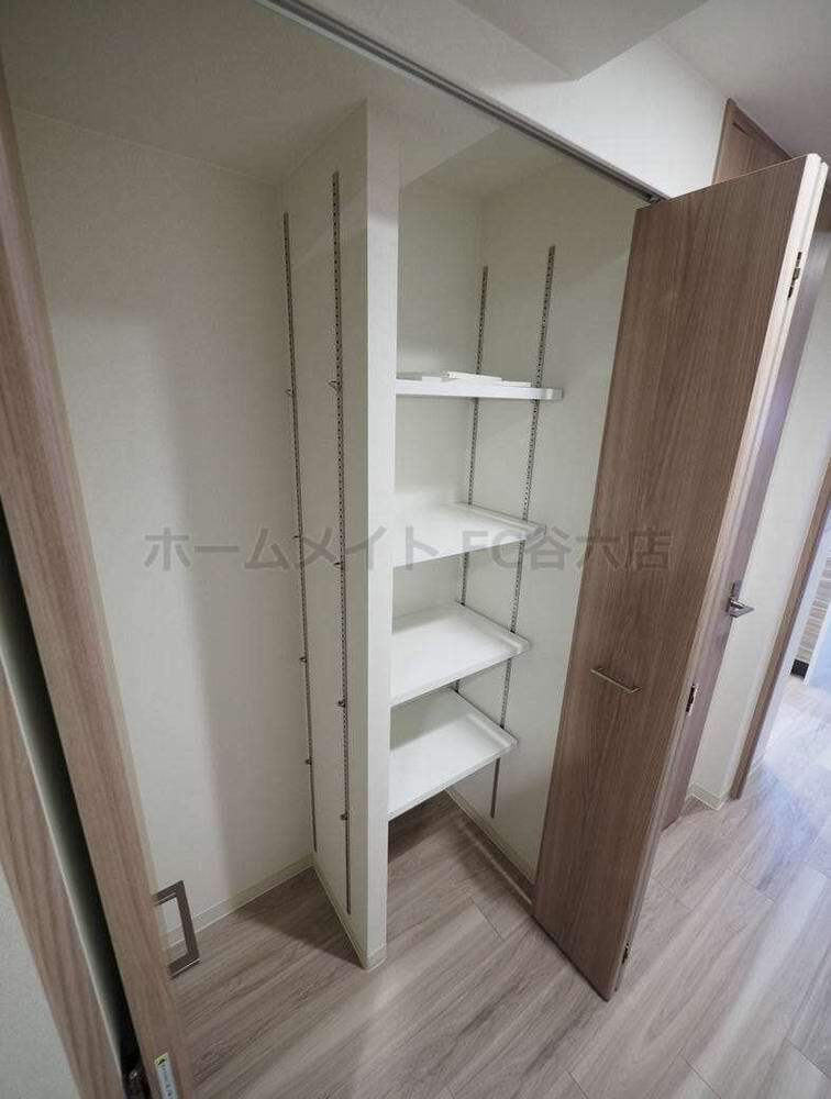 拡大写真:プレサンス松屋町グレース 9階904の収納