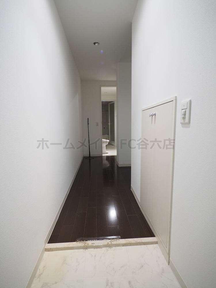 拡大写真:URBAN FLATS中之島 5階501の玄関