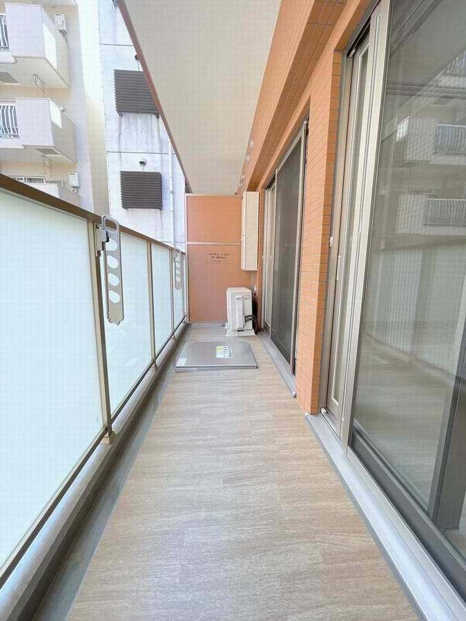 拡大写真:ORSUS新大阪 2階206のバルコニー