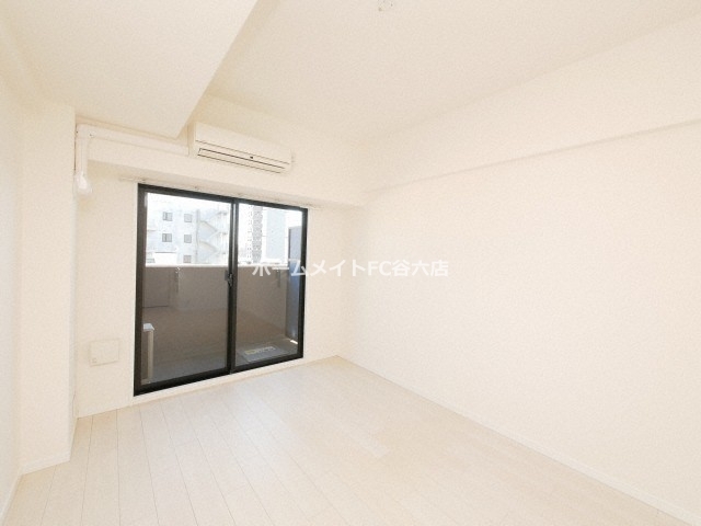 拡大写真:S-RESIDENCE難波Briller 3階306の居間