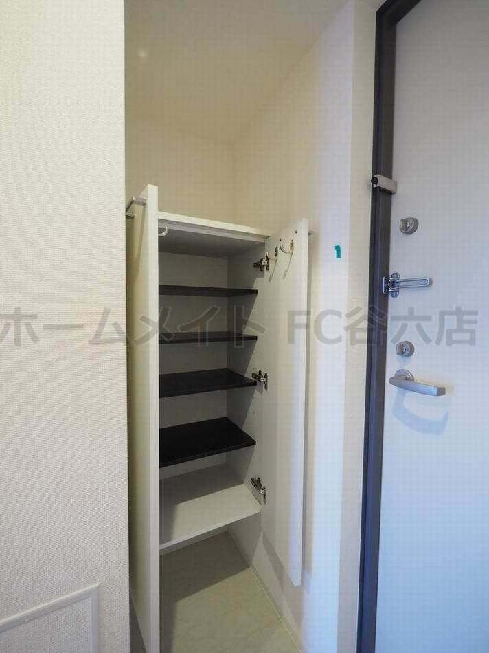 拡大写真:APRILE南森町 6階606の玄関