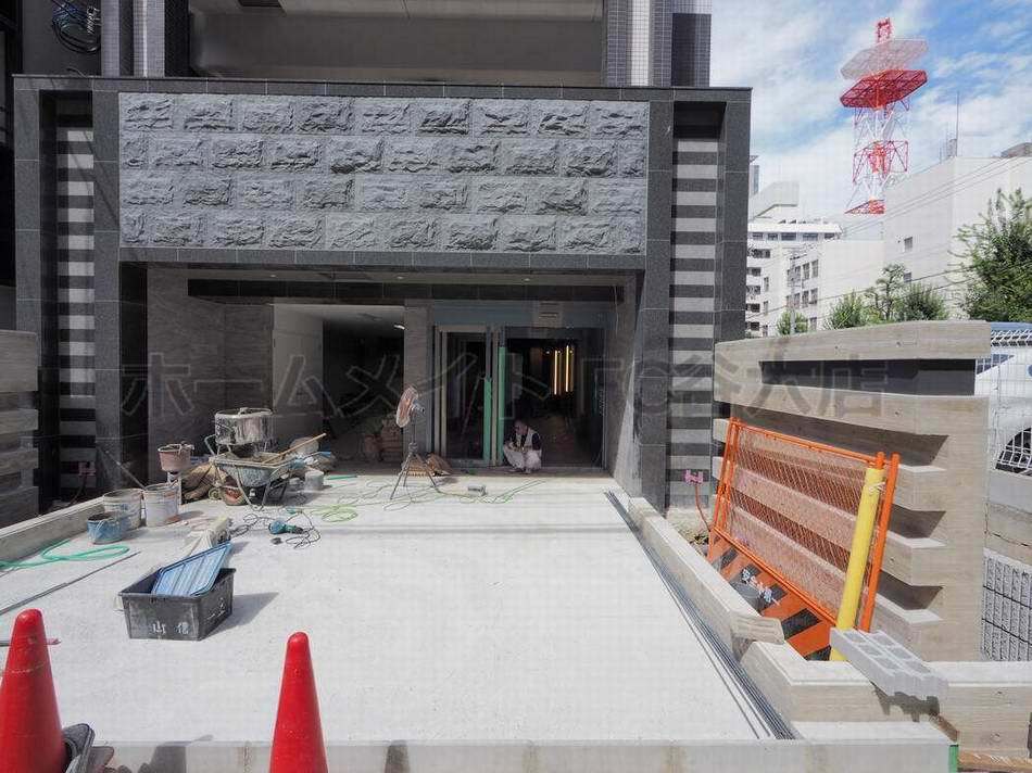 拡大写真:ファーストフィオーレ本町イーストⅡ 3階302のエントランス