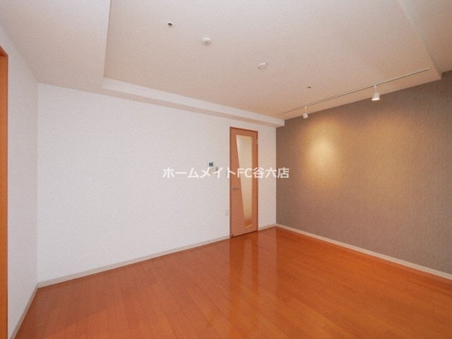 拡大写真:URBAN FLATS江坂 10階1007の洋室