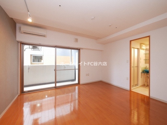 拡大写真:URBAN FLATS江坂 10階1007の居間