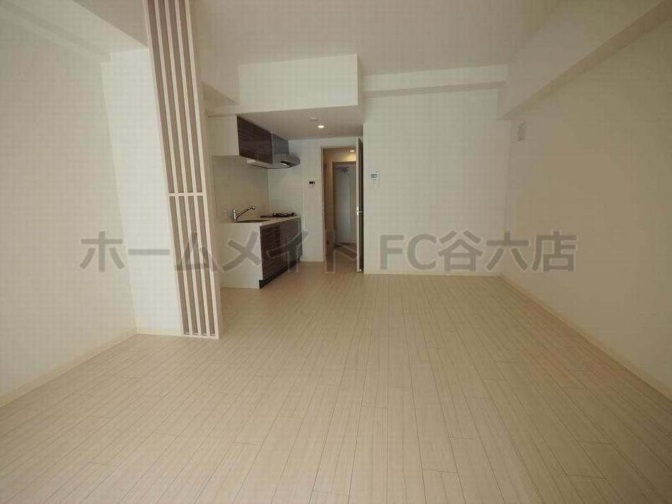 拡大写真:フォーリアライズ本町レクス 7階702の居間