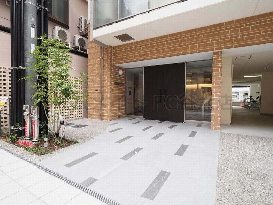 拡大写真:Y&Rino Residence 4階403のエントランス