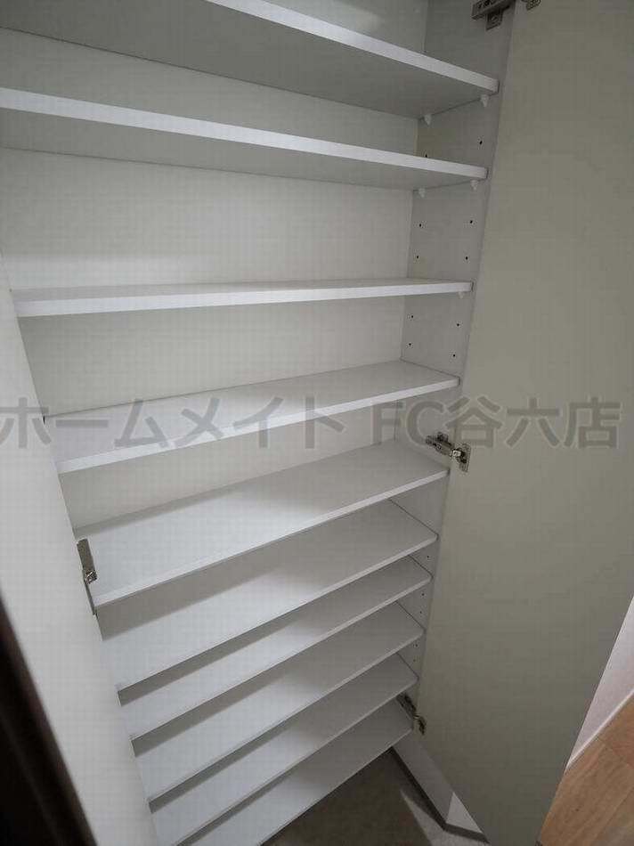 拡大写真:Y&Rino Residence 4階403の玄関
