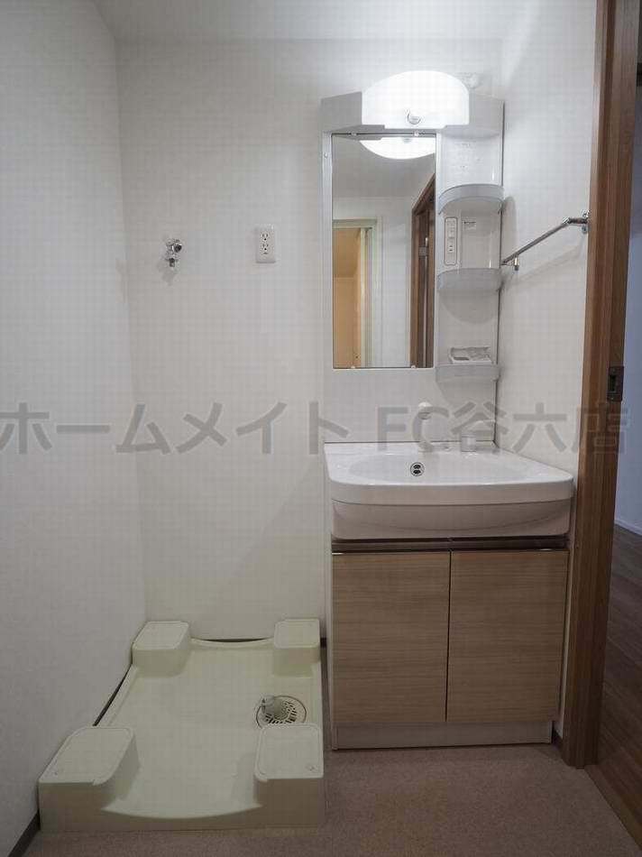 拡大写真:Y&Rino Residence 4階403の洗面所
